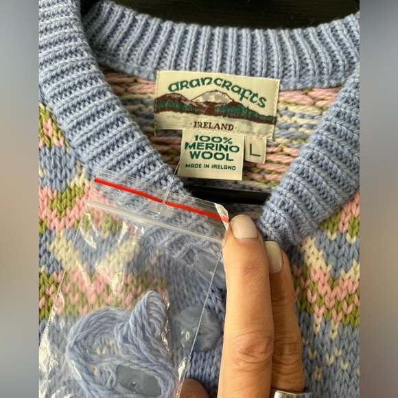 NWOT Stunning Aran Craft Women’s Wool Cardigan Size Large - Picture 2 of 3